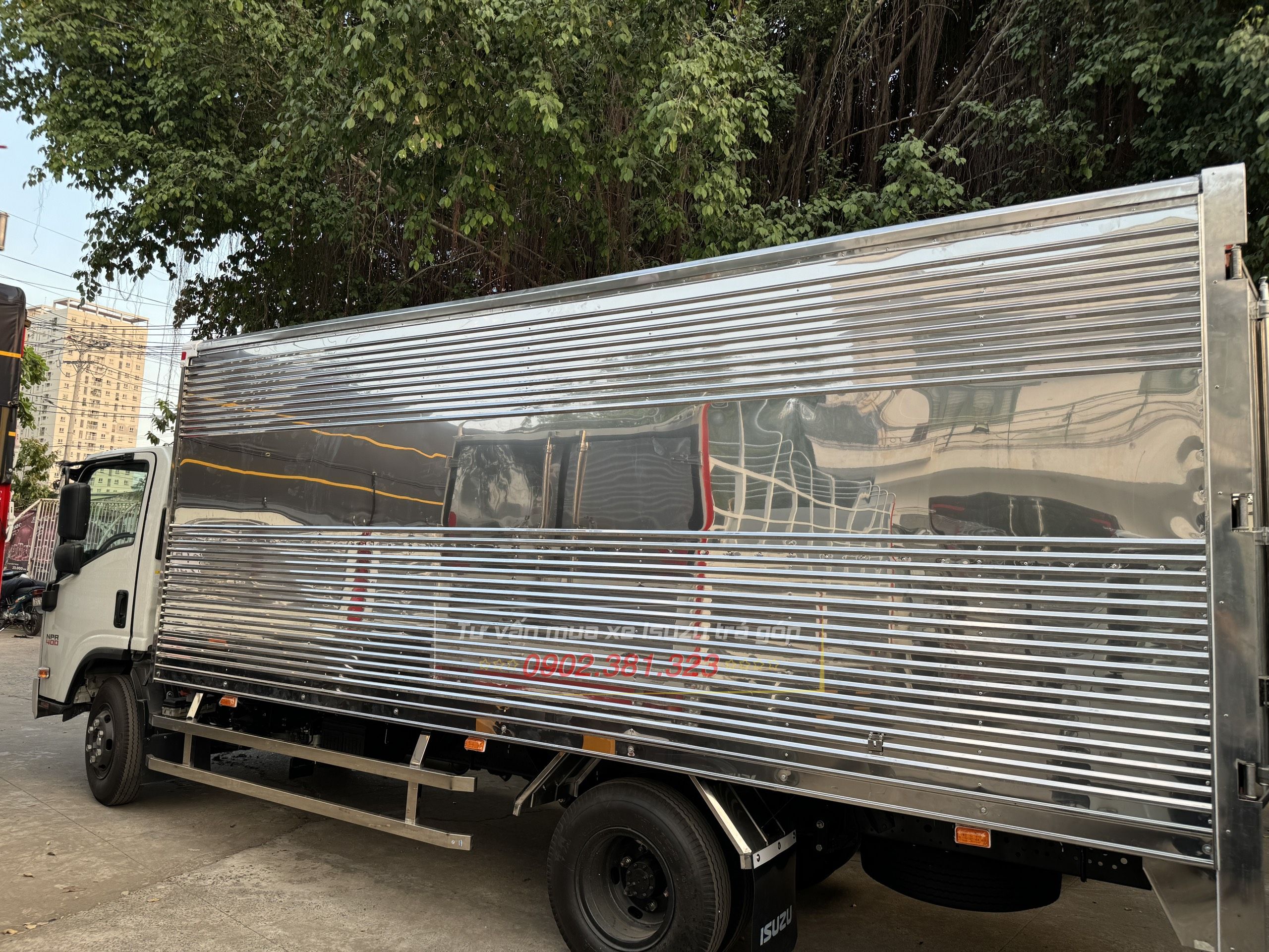 Giá Bán Xe Tải Isuzu 3T5 2025 NPR400 Thùng Kín Inox - Ông Hoàng Xe Tải 3.5 Tấn