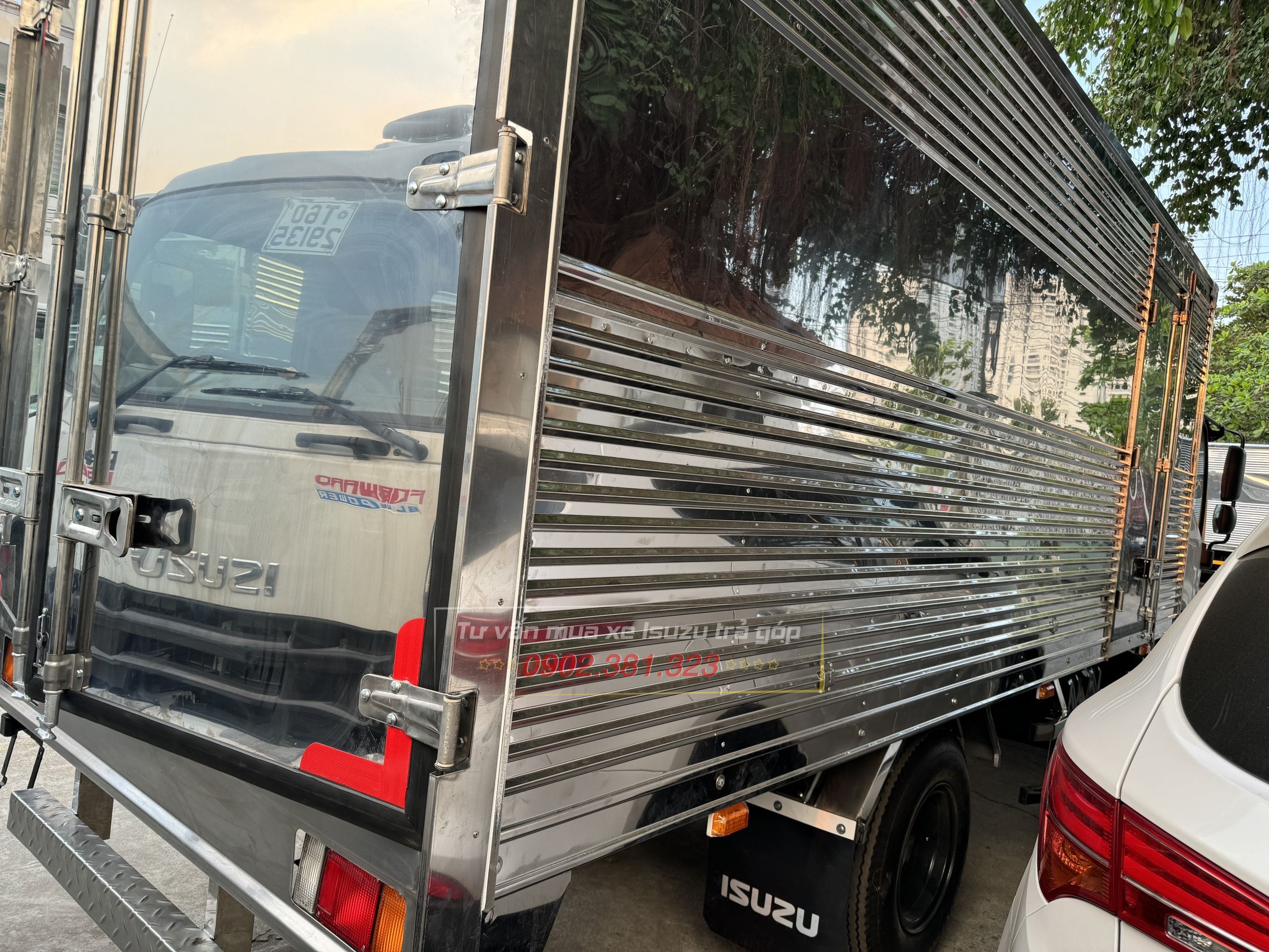 Giá Bán Xe Tải Isuzu 3T5 2025 NPR400 Thùng Kín Inox - Ông Hoàng Xe Tải 3.5 Tấn